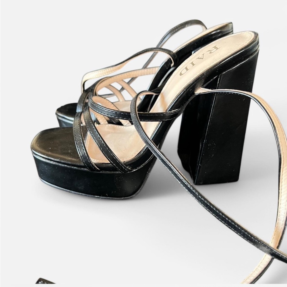 Raid ankle strap platform.